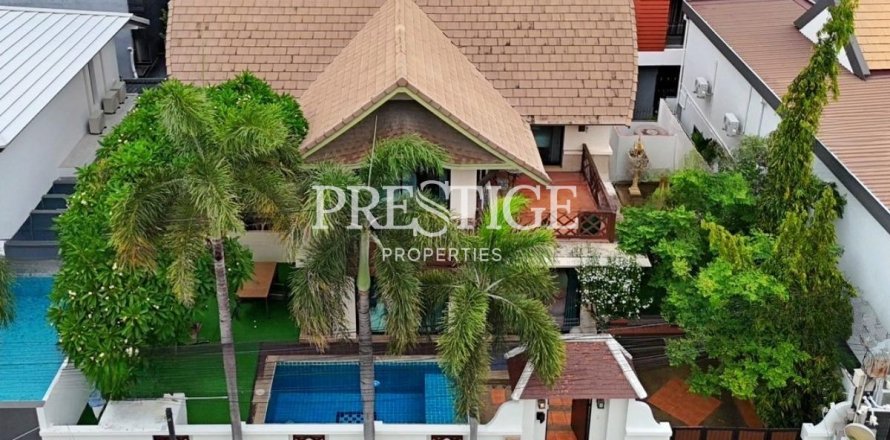 House in Pattaya, Thailand 3 bedrooms № 198063