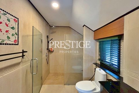 House in Pattaya, Thailand 3 bedrooms № 198063 - photo 17