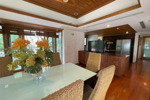 Chalet de 5 dormitorios en Pattaya, Tailandia № 169270 - foto 6