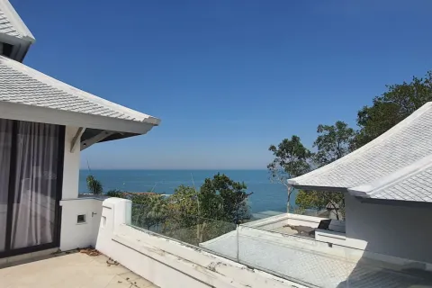 Chalet de 5 dormitorios en Pattaya, Tailandia № 169270 - foto 19