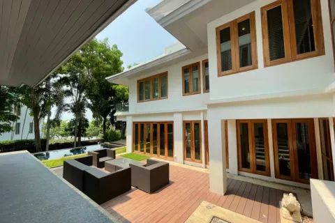 Chalet de 5 dormitorios en Pattaya, Tailandia № 169270 - foto 2