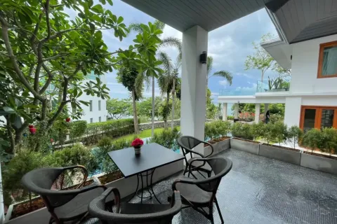 Chalet de 5 dormitorios en Pattaya, Tailandia № 169270 - foto 11