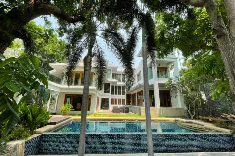 Chalet de 5 dormitorios en Pattaya, Tailandia № 169270 - foto 12
