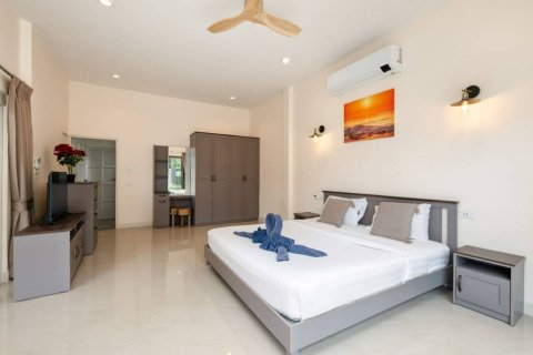 Chalet de 3 dormitorios en Surat Thani, Tailandia № 172849 - foto 10