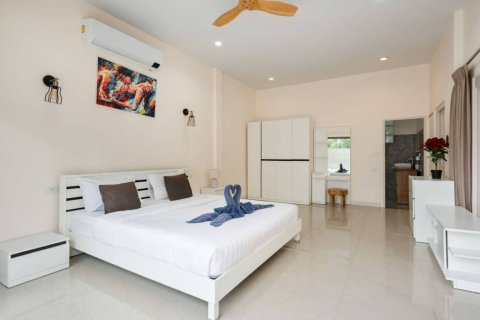 Chalet de 3 dormitorios en Surat Thani, Tailandia № 172849 - foto 8