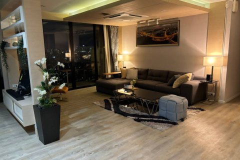 Condominio de 2 dormitorios en Chatuchak, Bangkok, Tailandia № 172844 - foto 2