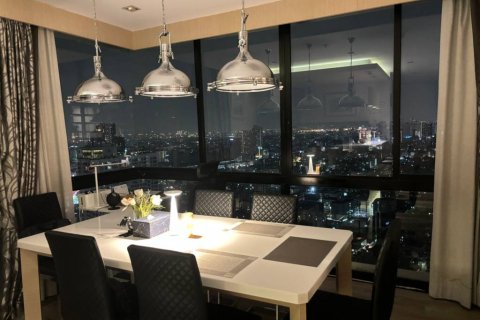 Condominio de 2 dormitorios en Chatuchak, Bangkok, Tailandia № 172844 - foto 4