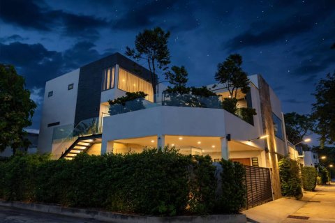 Casa de 5 dormitorios en Bangkok, Tailandia № 233619 - foto 18