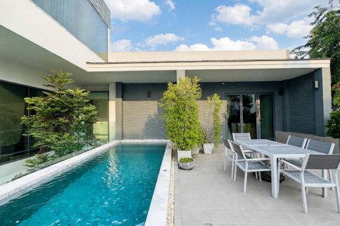 Casa de 5 dormitorios en Bangkok, Tailandia № 233619 - foto 13