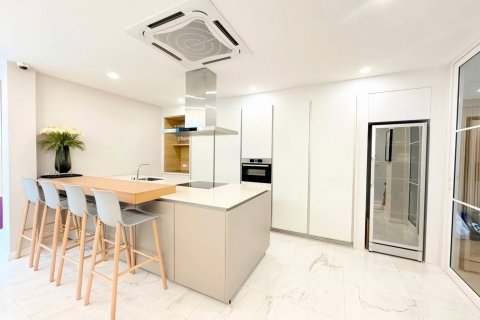 Casa de 5 dormitorios en Bangkok, Tailandia № 233619 - foto 10