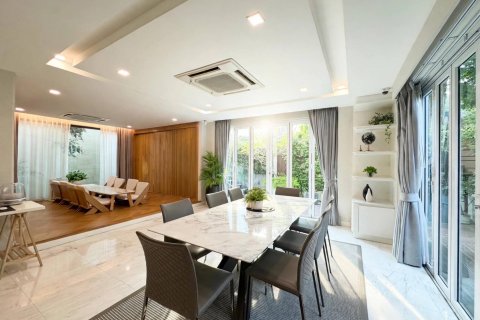Casa de 5 dormitorios en Bangkok, Tailandia № 233619 - foto 3