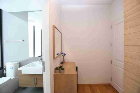 Condominio de 2 dormitorios en Thonburi, Bangkok, Tailandia № 183566 - foto 7