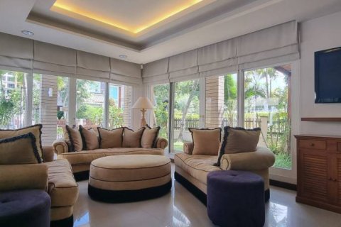 Chalet de 3 dormitorios en Sattahip, Tailandia № 146857 - foto 6