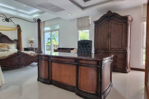 Chalet de 3 dormitorios en Sattahip, Tailandia № 146857 - foto 10