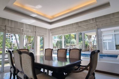 Chalet de 3 dormitorios en Sattahip, Tailandia № 146857 - foto 3