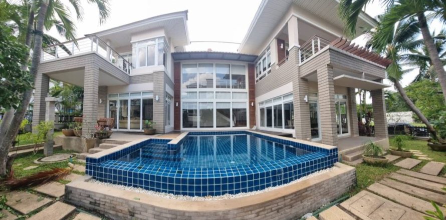Chalet de 3 dormitorios en Sattahip, Tailandia № 146857