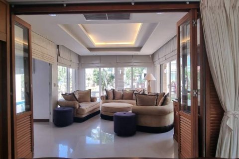 Chalet de 3 dormitorios en Sattahip, Tailandia № 146857 - foto 8