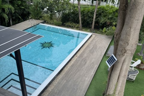 Chalet de 4 dormitorios en Pattaya, Tailandia № 164450 - foto 17