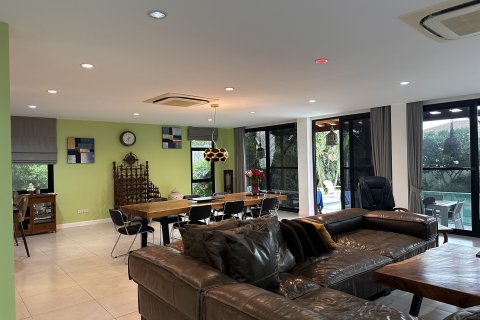 Chalet de 4 dormitorios en Pattaya, Tailandia № 164450 - foto 6