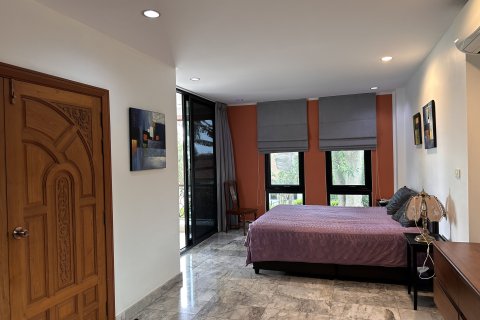 Chalet de 4 dormitorios en Pattaya, Tailandia № 164450 - foto 13