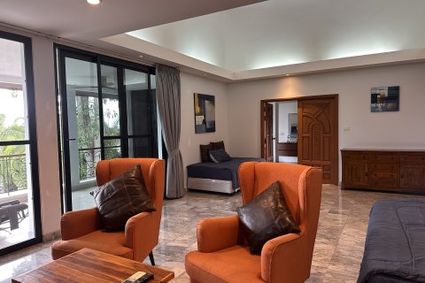 Chalet de 4 dormitorios en Pattaya, Tailandia № 164450 - foto 12
