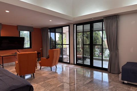 Chalet de 4 dormitorios en Pattaya, Tailandia № 164450 - foto 11
