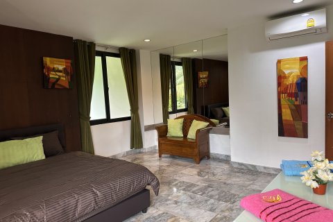 Chalet de 4 dormitorios en Pattaya, Tailandia № 164450 - foto 30