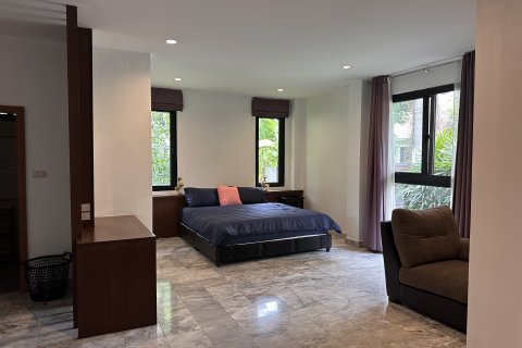 Chalet de 4 dormitorios en Pattaya, Tailandia № 164450 - foto 24