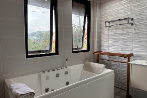 Chalet de 4 dormitorios en Pattaya, Tailandia № 164450 - foto 19