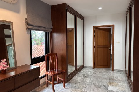 Chalet de 4 dormitorios en Pattaya, Tailandia № 164450 - foto 14
