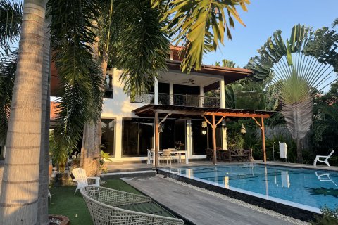 Villa in Pattaya, Thailand 4 bedrooms № 164450