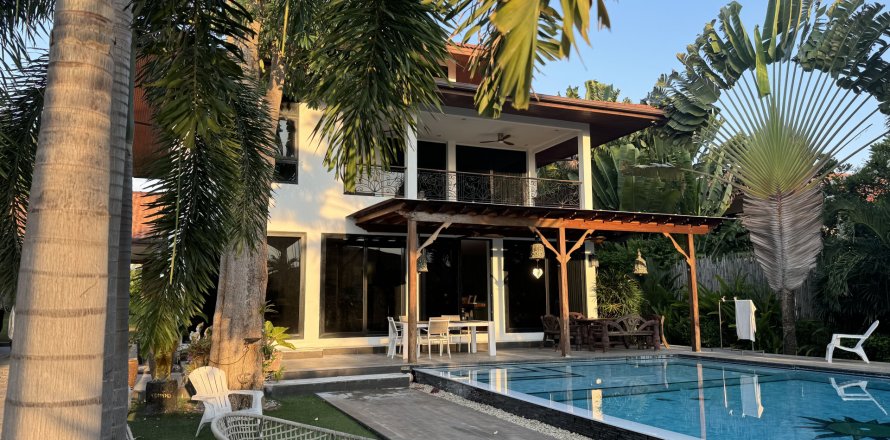 Chalet de 4 dormitorios en Pattaya, Tailandia № 164450