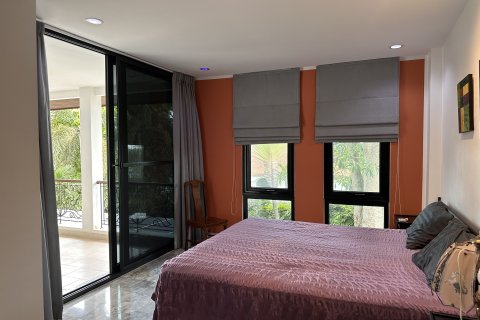 Chalet de 4 dormitorios en Pattaya, Tailandia № 164450 - foto 15