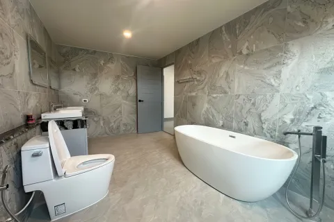 Chalet de 4 dormitorios en Pattaya, Tailandia № 155691 - foto 14