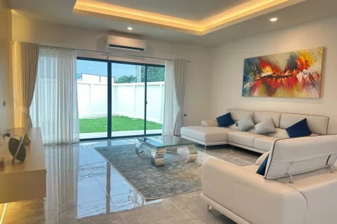 Chalet de 4 dormitorios en Pattaya, Tailandia № 155691 - foto 5