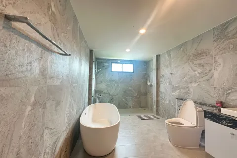 Chalet de 4 dormitorios en Pattaya, Tailandia № 155691 - foto 13