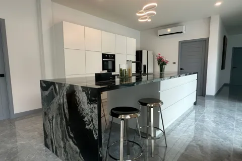 Chalet de 4 dormitorios en Pattaya, Tailandia № 155691 - foto 7