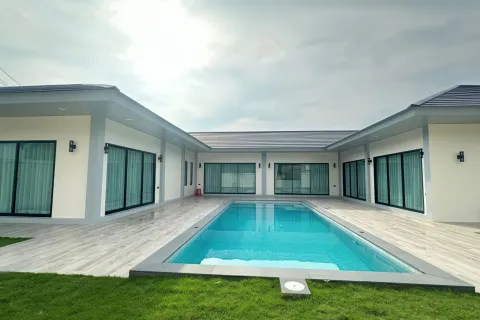 Villa in Pattaya, Thailand 4 bedrooms № 155691