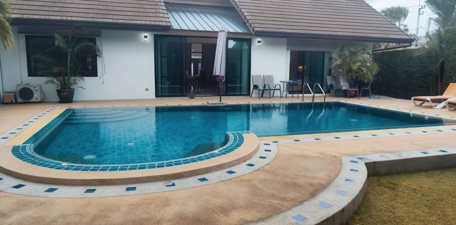 Casa de 3 dormitorios en Pattaya, Tailandia № 155690