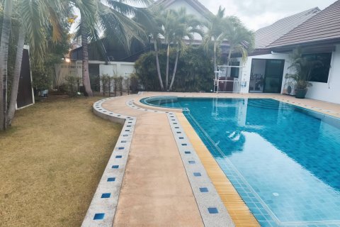 Casa de 3 dormitorios en Pattaya, Tailandia № 155690 - foto 2