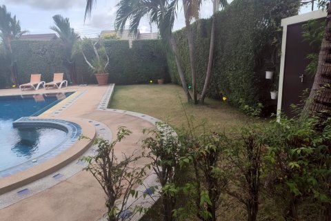 Casa de 3 dormitorios en Pattaya, Tailandia № 155690 - foto 4