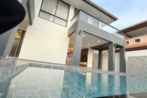 Casa de 6 dormitorios en Pattaya, Tailandia № 155693 - foto 2