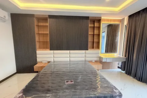 Casa de 6 dormitorios en Pattaya, Tailandia № 155693 - foto 25