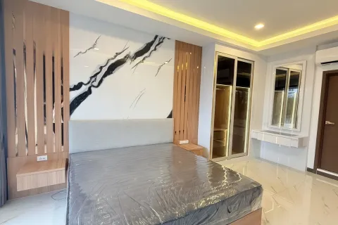 Casa de 6 dormitorios en Pattaya, Tailandia № 155693 - foto 17