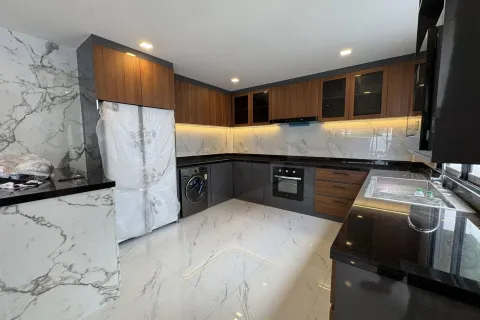 Casa de 6 dormitorios en Pattaya, Tailandia № 155693 - foto 16
