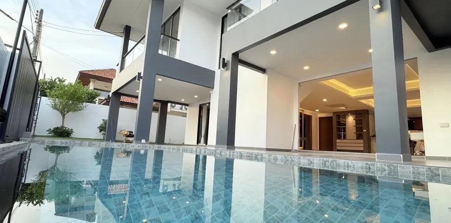 Casa de 6 dormitorios en Pattaya, Tailandia № 155693