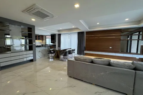Casa de 6 dormitorios en Pattaya, Tailandia № 155693 - foto 12