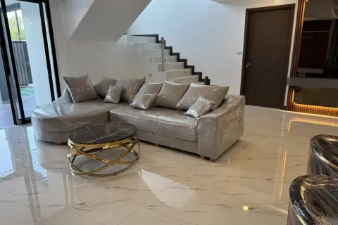 Casa de 6 dormitorios en Pattaya, Tailandia № 155693 - foto 10