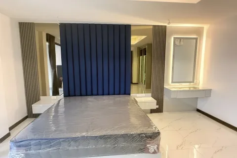 Casa de 6 dormitorios en Pattaya, Tailandia № 155693 - foto 30