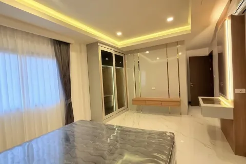 Casa de 6 dormitorios en Pattaya, Tailandia № 155693 - foto 27